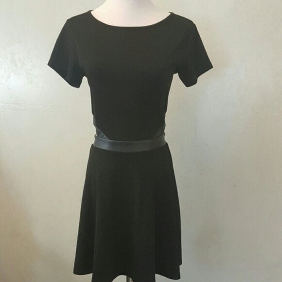 ONE Clothes Side cutout dress  women's size Medium (N28) - Picture 4 of 6